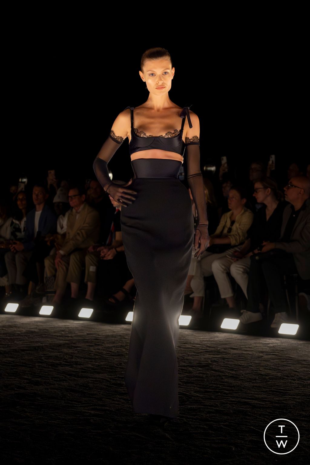 Fashion Week Paris Fall/Winter 2024 look 20 from the Schiaparelli collection couture