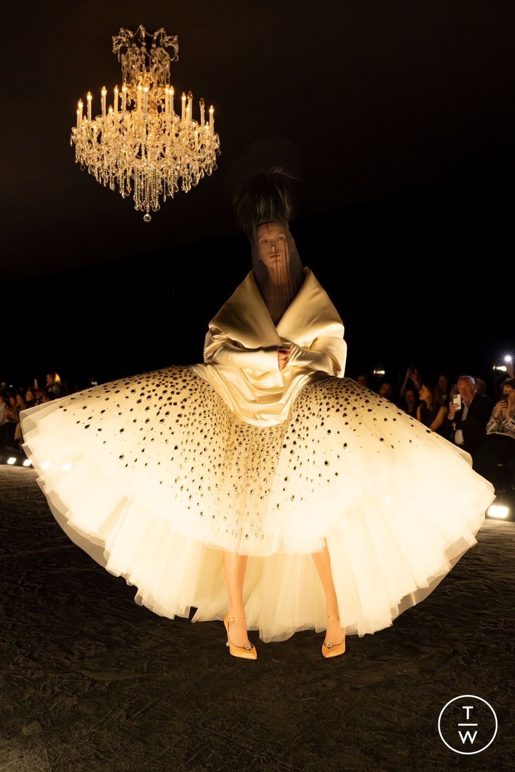Fashion Week Paris Fall/Winter 2024 look 30 from the Schiaparelli collection couture