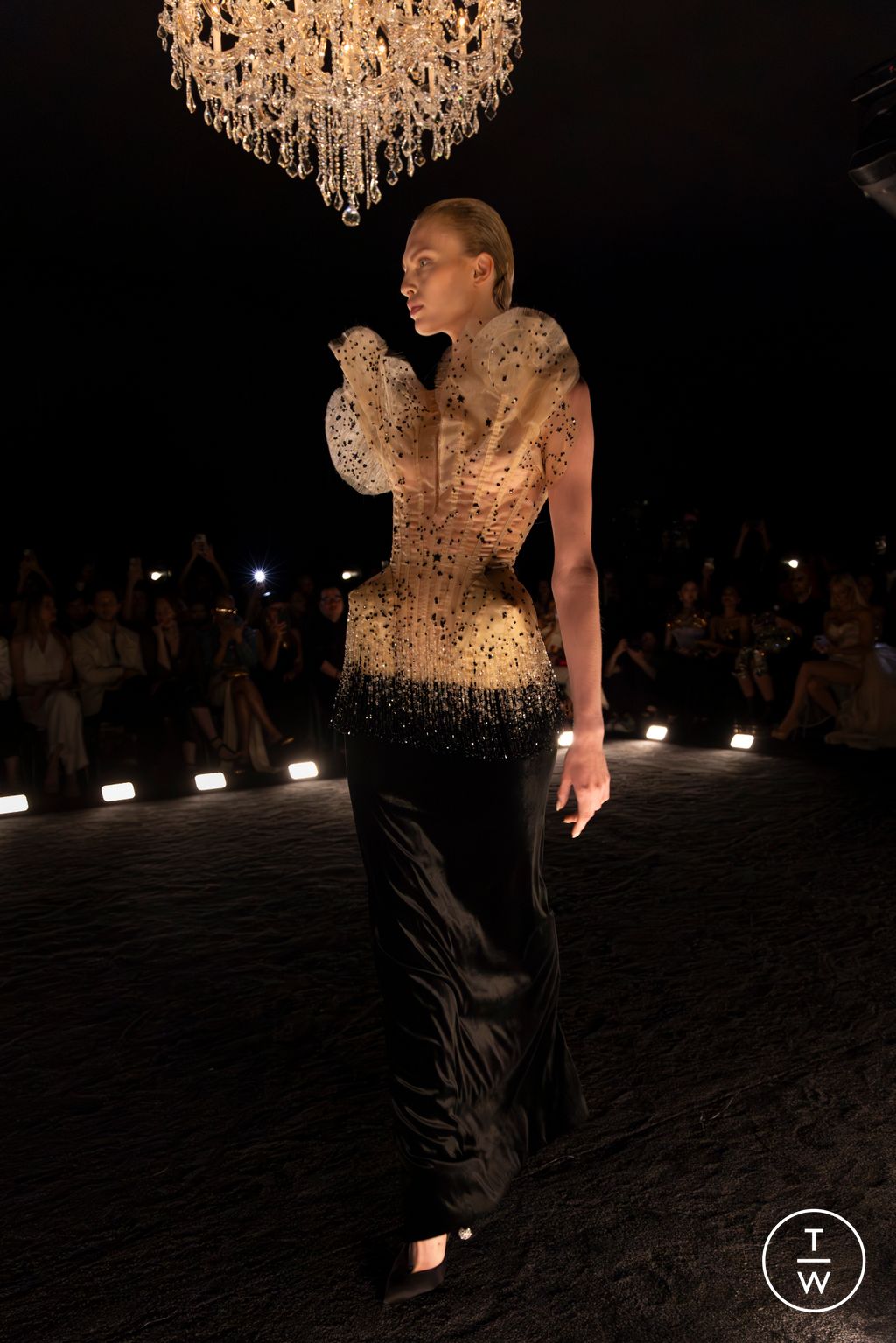 Fashion Week Paris Fall/Winter 2024 look 31 from the Schiaparelli collection couture