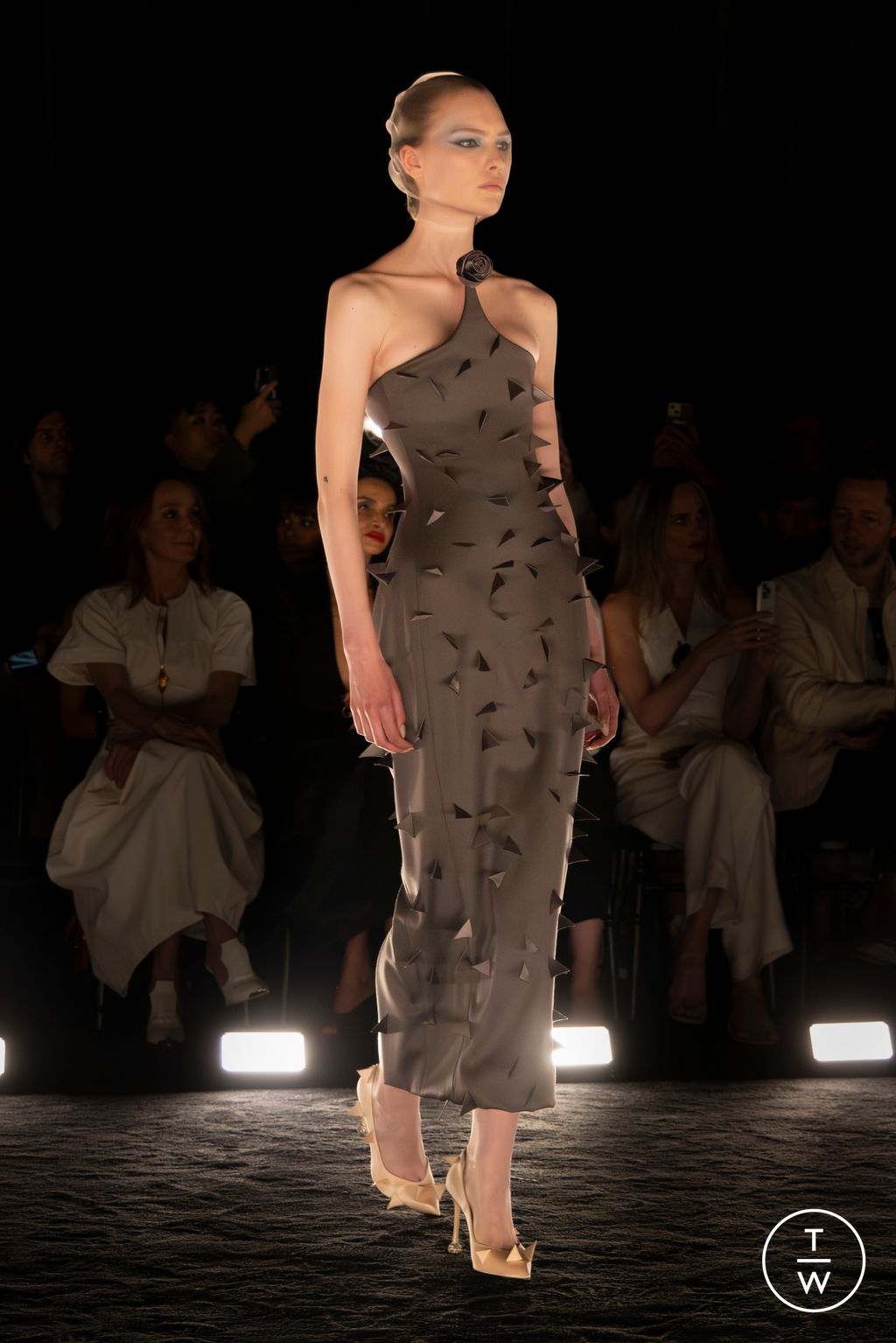 Fashion Week Paris Fall/Winter 2024 look 8 from the Schiaparelli collection couture