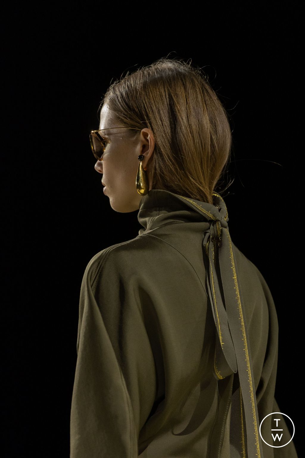 Fashion Week Paris Fall/Winter 2024 look 13 de la collection Schiaparelli womenswear accessories