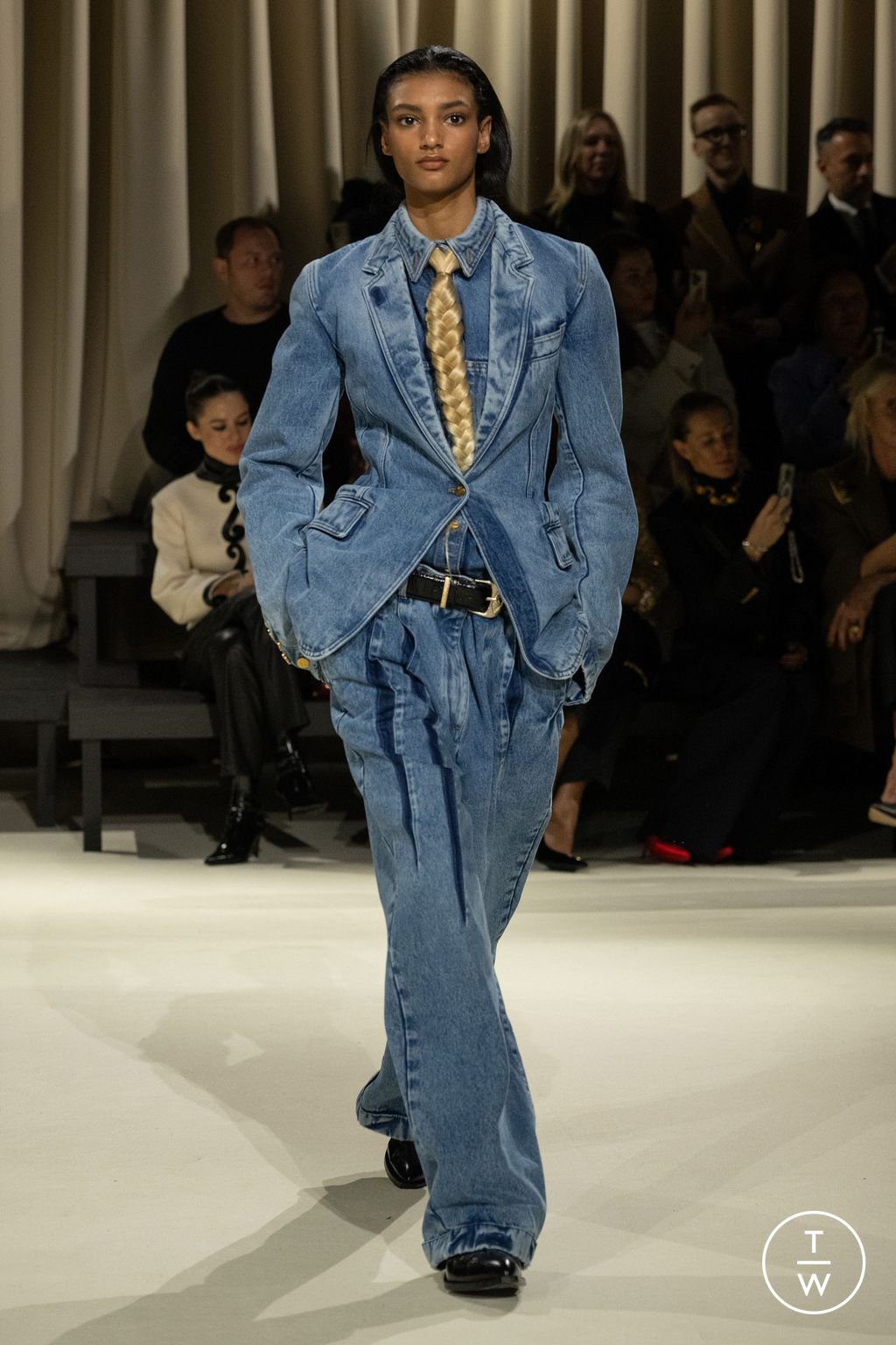 Fashion Week Paris Fall/Winter 2024 look 5 from the Schiaparelli collection womenswear