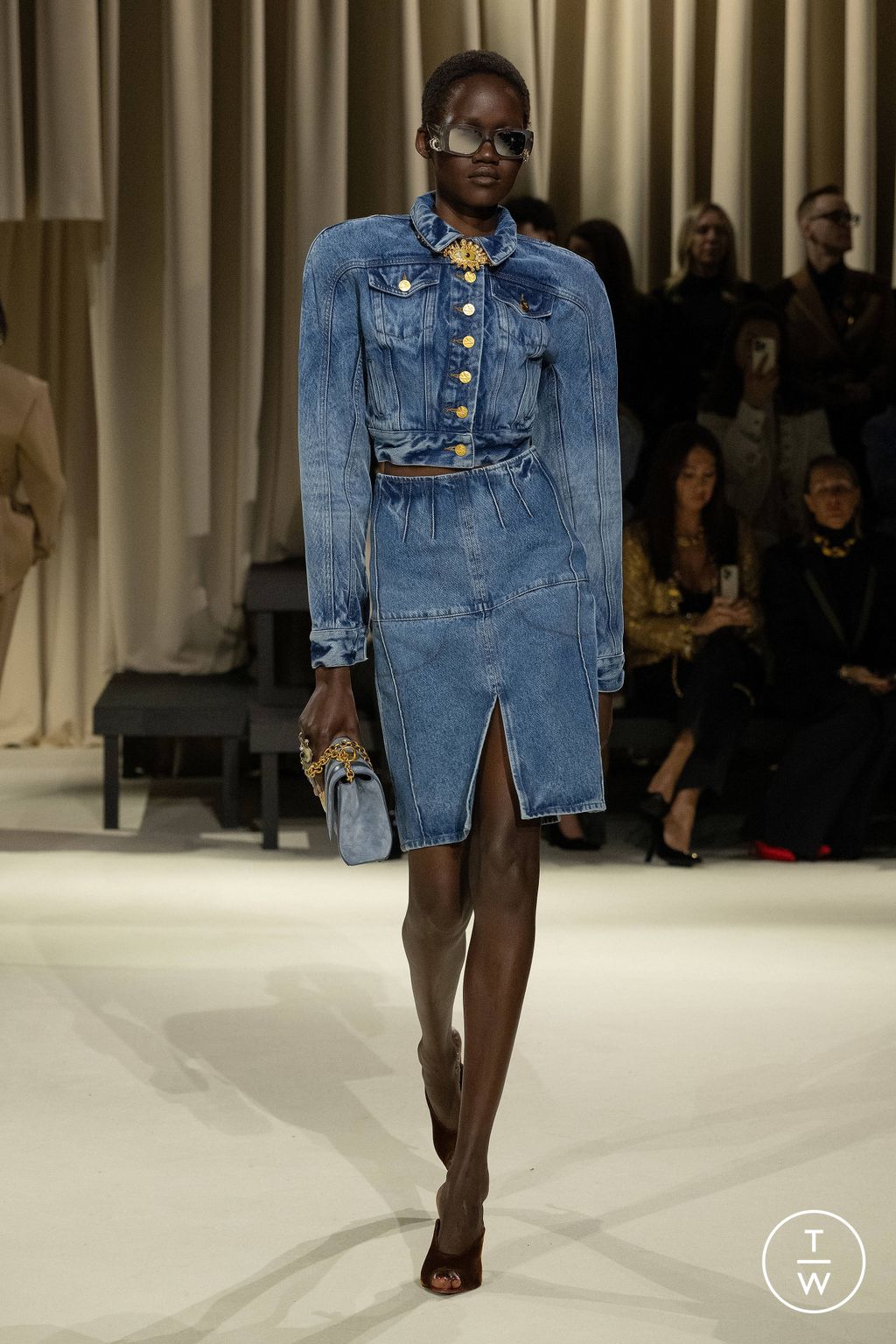 Fashion Week Paris Fall/Winter 2024 look 6 de la collection Schiaparelli womenswear