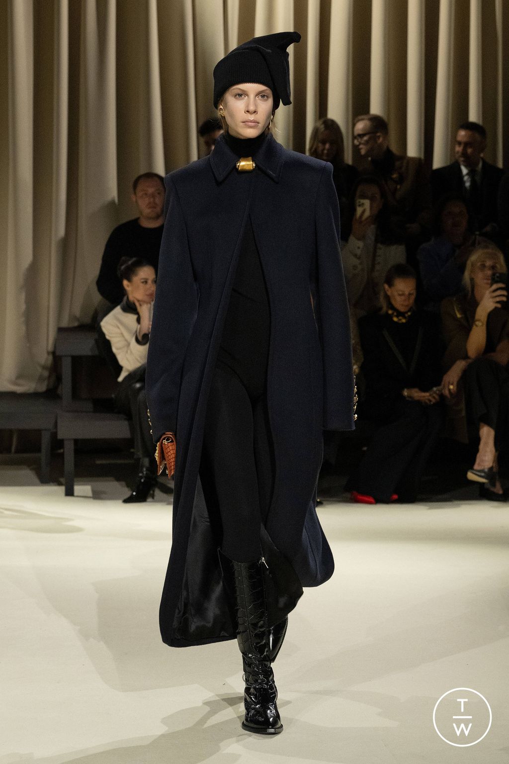 Fashion Week Paris Fall/Winter 2024 look 7 from the Schiaparelli collection 女装