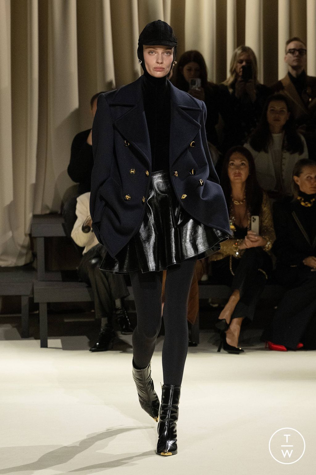 Fashion Week Paris Fall/Winter 2024 look 9 de la collection Schiaparelli womenswear