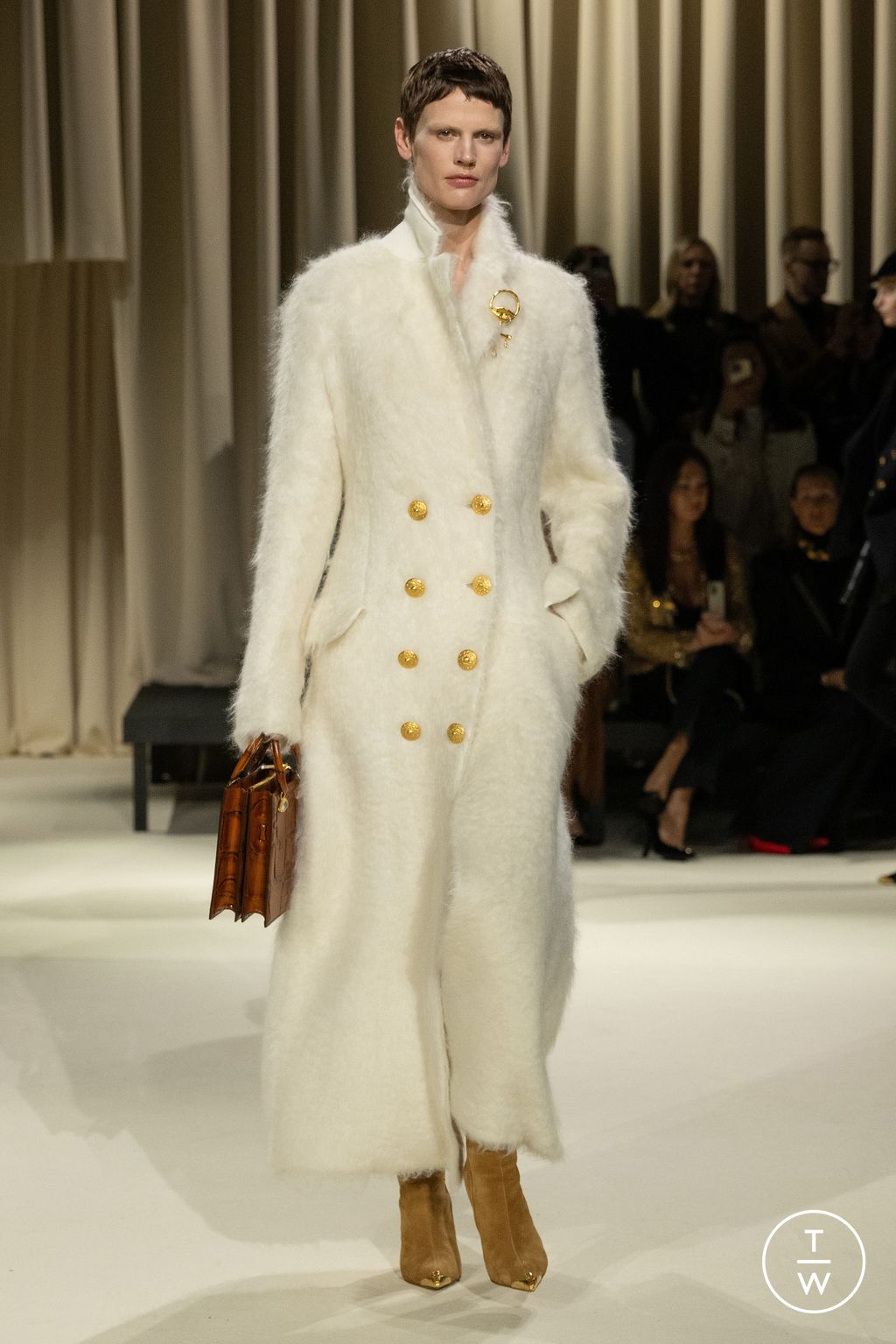Fashion Week Paris Fall/Winter 2024 look 12 de la collection Schiaparelli womenswear