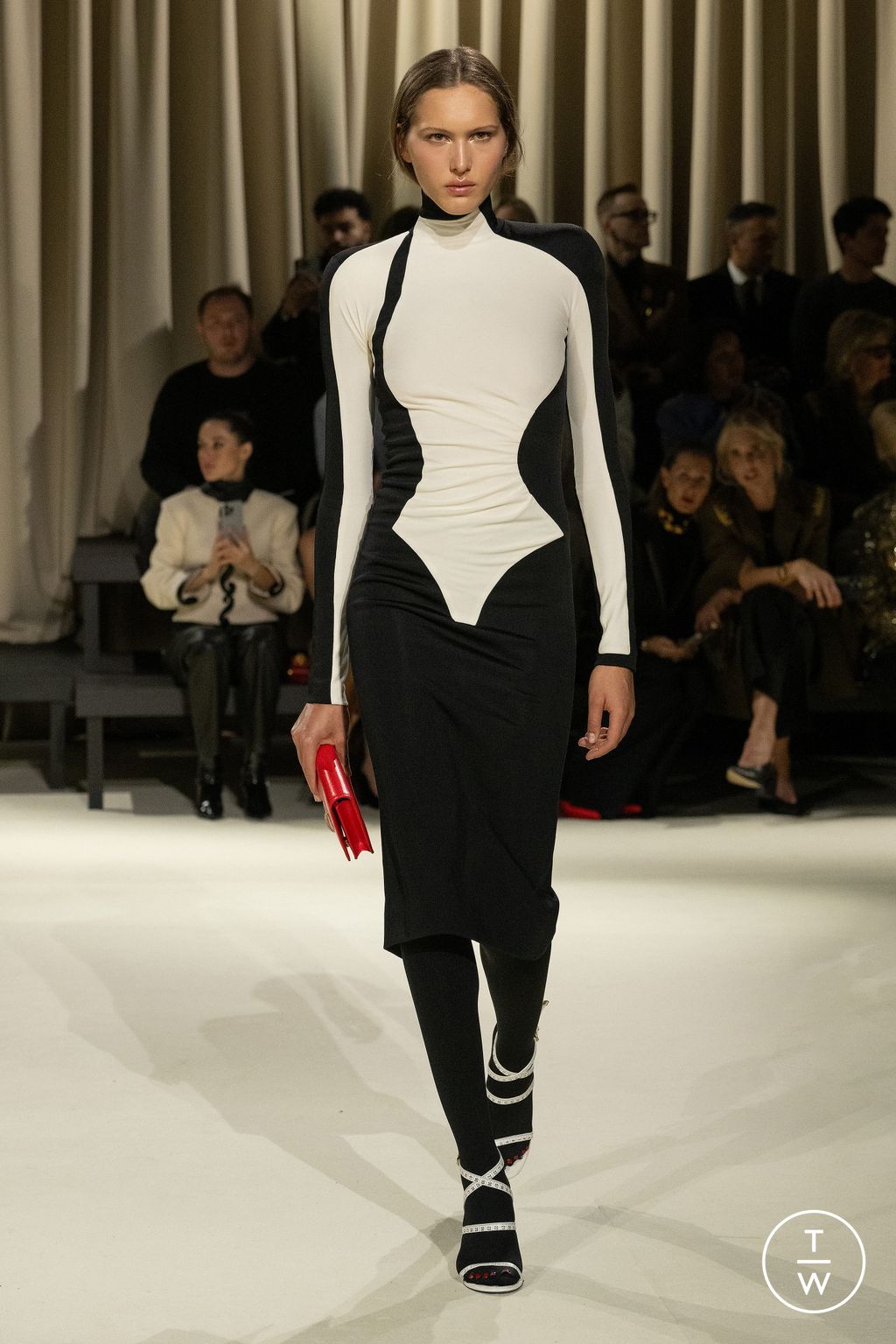 Fashion Week Paris Fall/Winter 2024 look 13 from the Schiaparelli collection womenswear