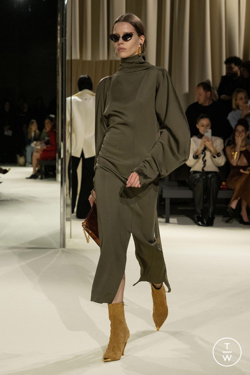Fashion Week Paris Fall/Winter 2024 look 14 de la collection Schiaparelli womenswear
