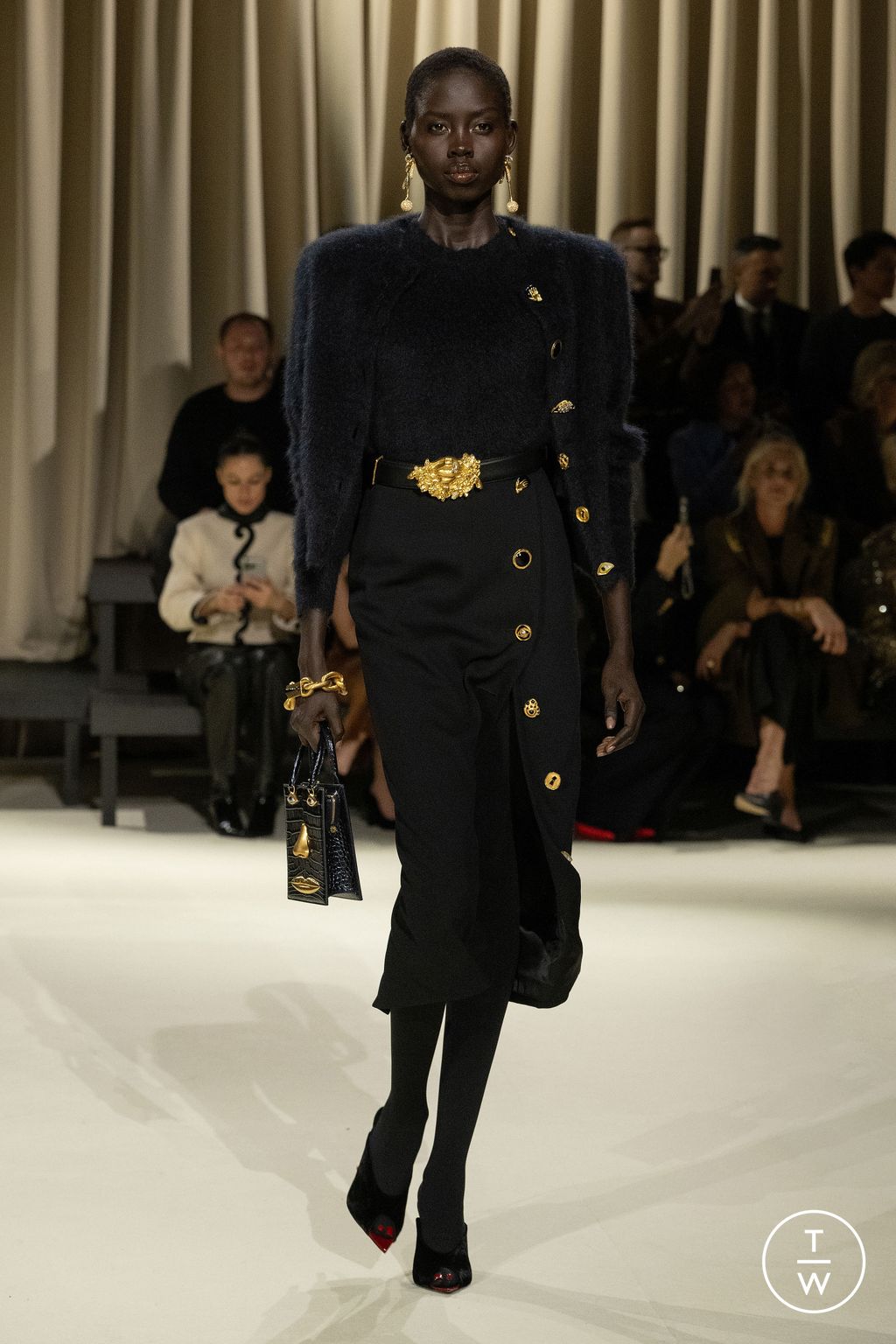 Fashion Week Paris Fall/Winter 2024 look 15 de la collection Schiaparelli womenswear