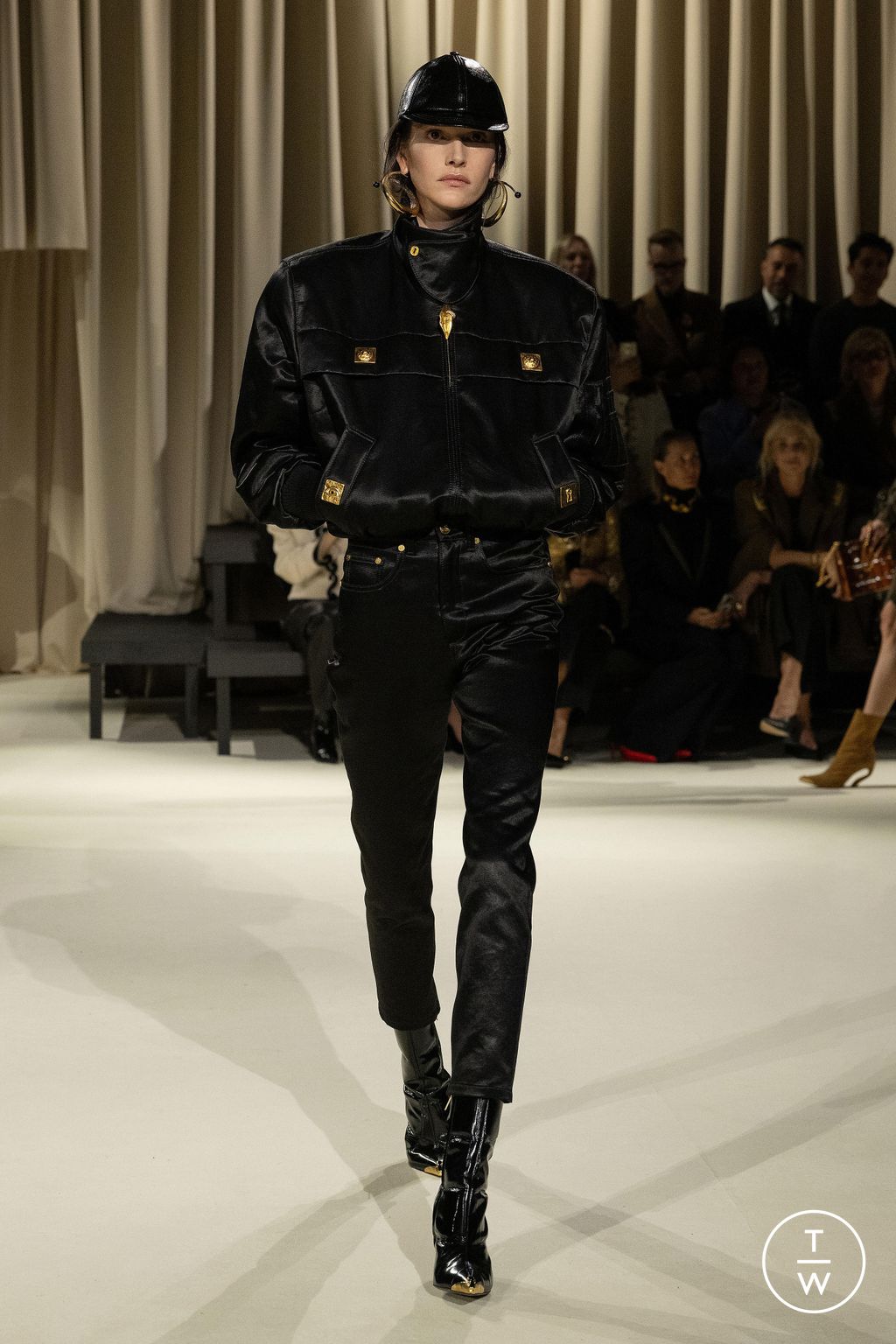 Fashion Week Paris Fall/Winter 2024 look 17 de la collection Schiaparelli womenswear