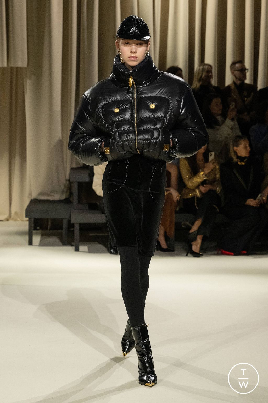 Fashion Week Paris Fall/Winter 2024 look 18 from the Schiaparelli collection womenswear