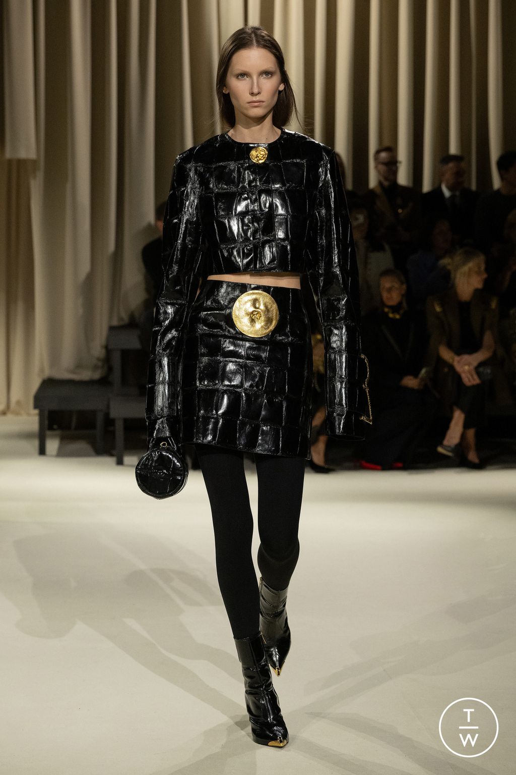 Fashion Week Paris Fall/Winter 2024 look 19 from the Schiaparelli collection womenswear
