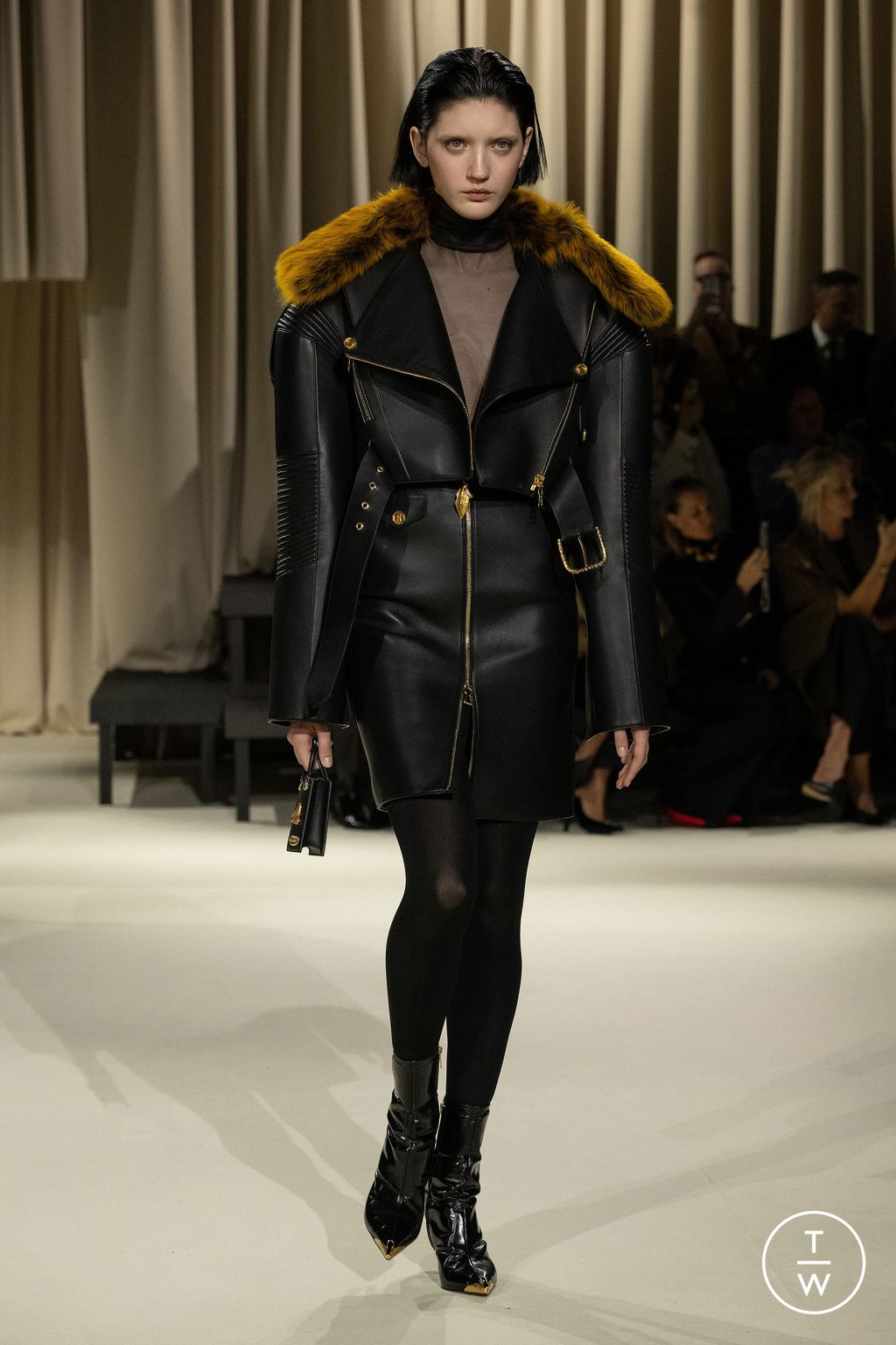 Fashion Week Paris Fall/Winter 2024 look 21 from the Schiaparelli collection 女装