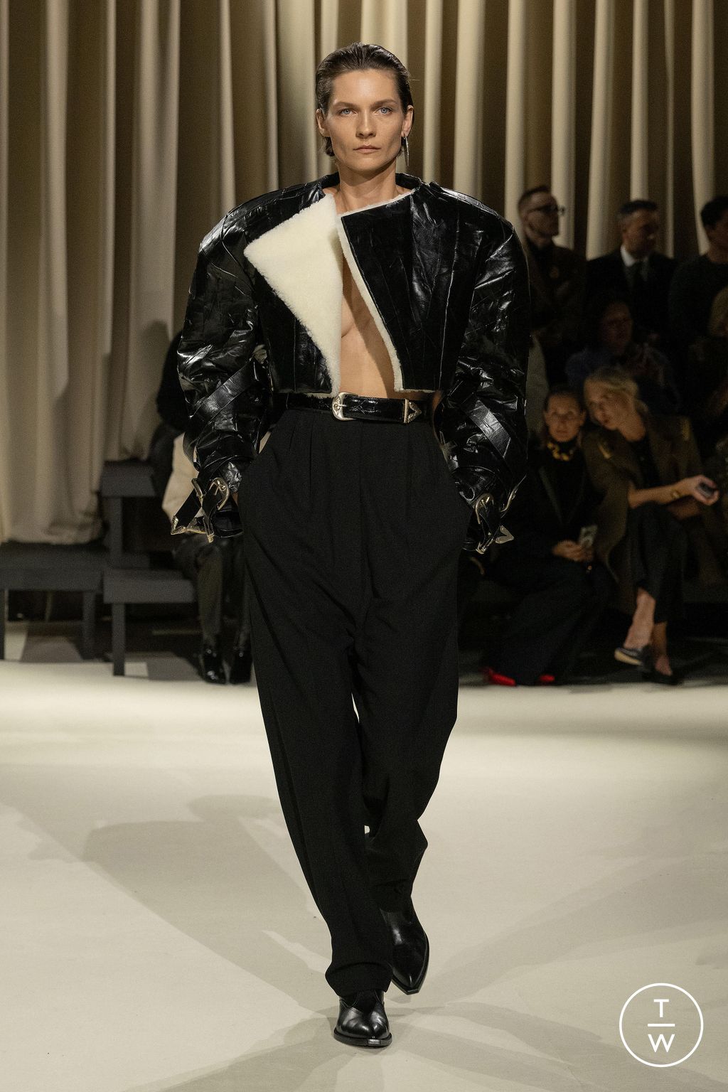 Fashion Week Paris Fall/Winter 2024 look 24 from the Schiaparelli collection womenswear