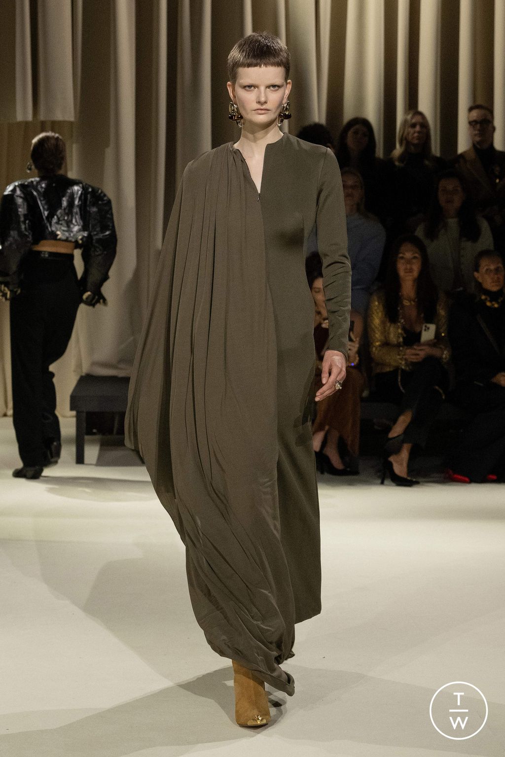 Fashion Week Paris Fall/Winter 2024 look 27 de la collection Schiaparelli womenswear