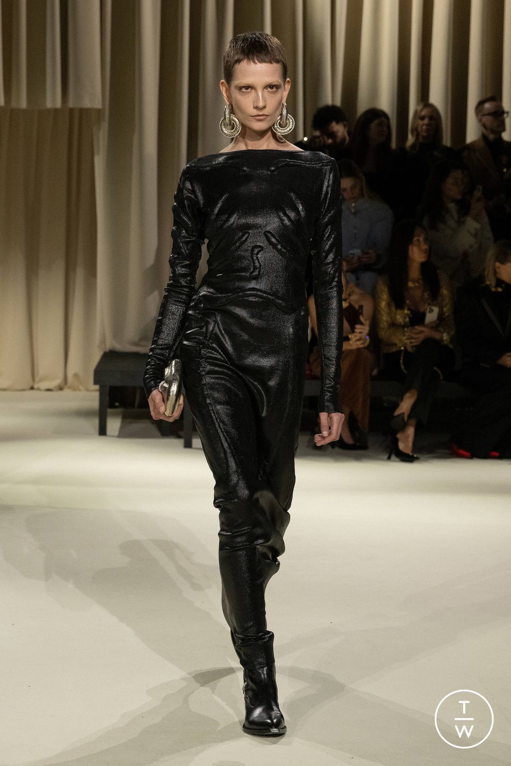 Fashion Week Paris Fall/Winter 2024 look 29 from the Schiaparelli collection womenswear