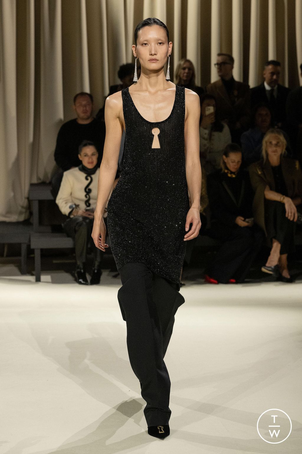 Fashion Week Paris Fall/Winter 2024 look 31 de la collection Schiaparelli womenswear