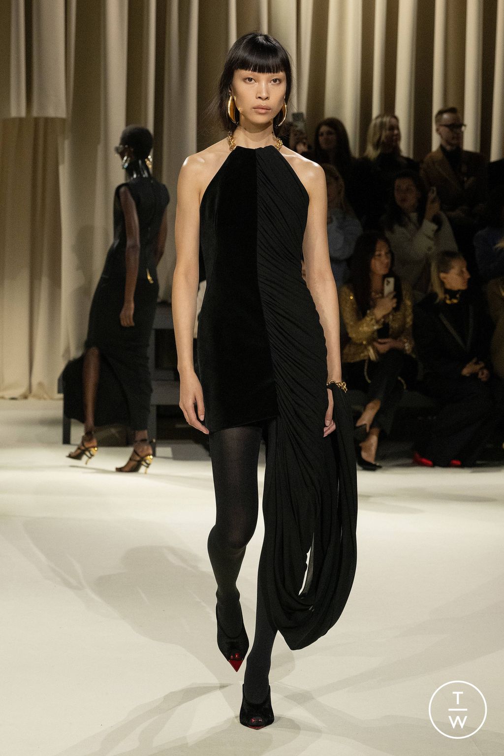 Fashion Week Paris Fall/Winter 2024 look 32 from the Schiaparelli collection womenswear
