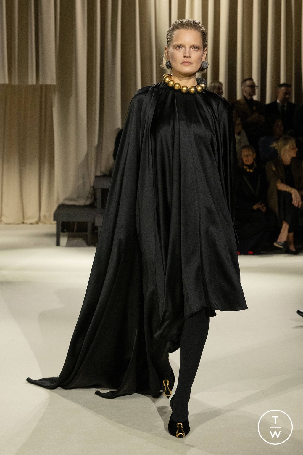 Fashion Week Paris Fall/Winter 2024 look 33 de la collection Schiaparelli womenswear