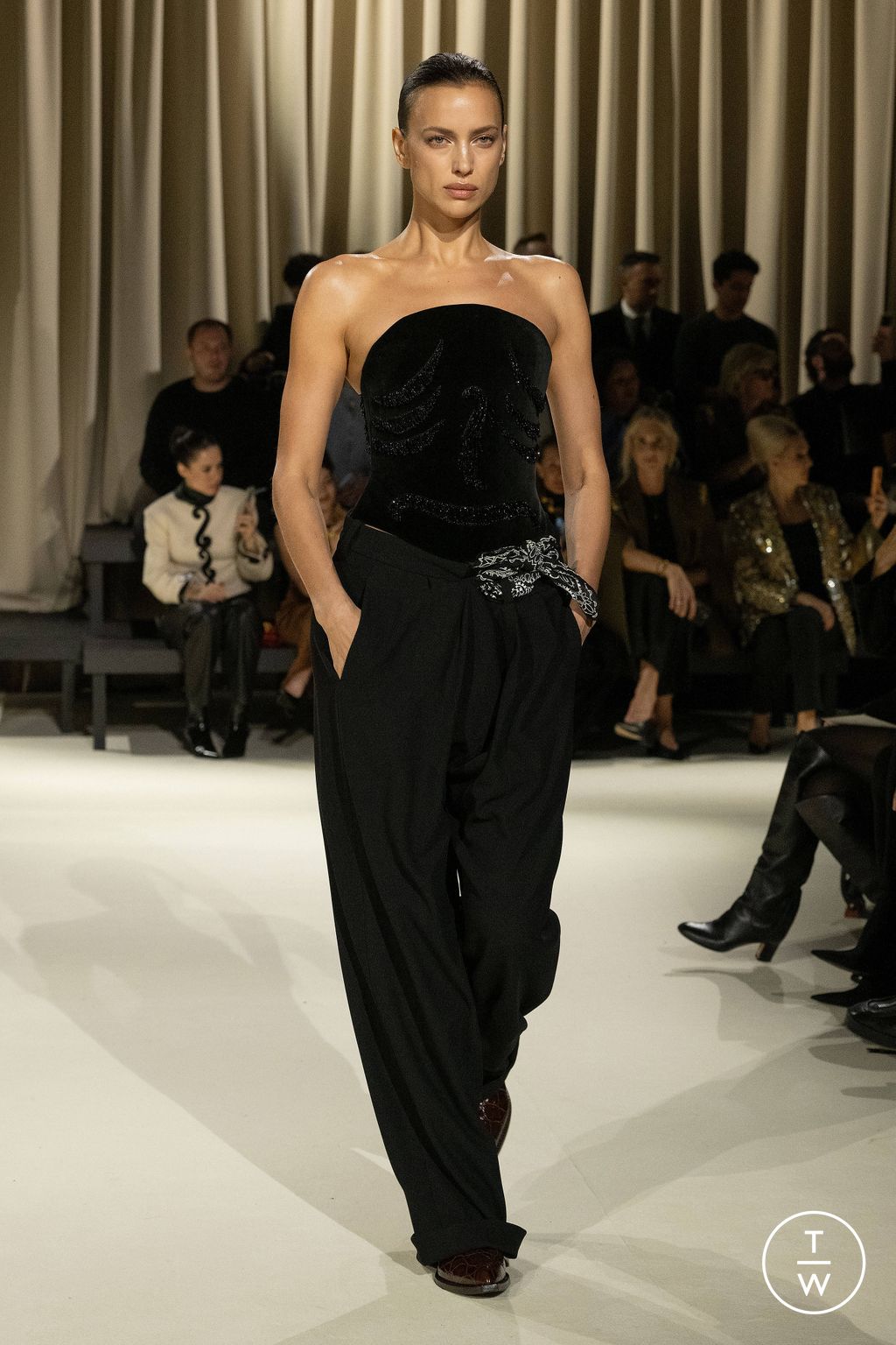 Fashion Week Paris Fall/Winter 2024 look 36 from the Schiaparelli collection 女装