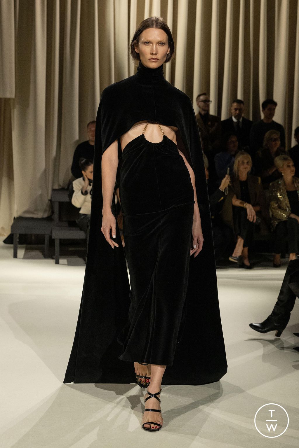 Fashion Week Paris Fall/Winter 2024 look 37 from the Schiaparelli collection womenswear