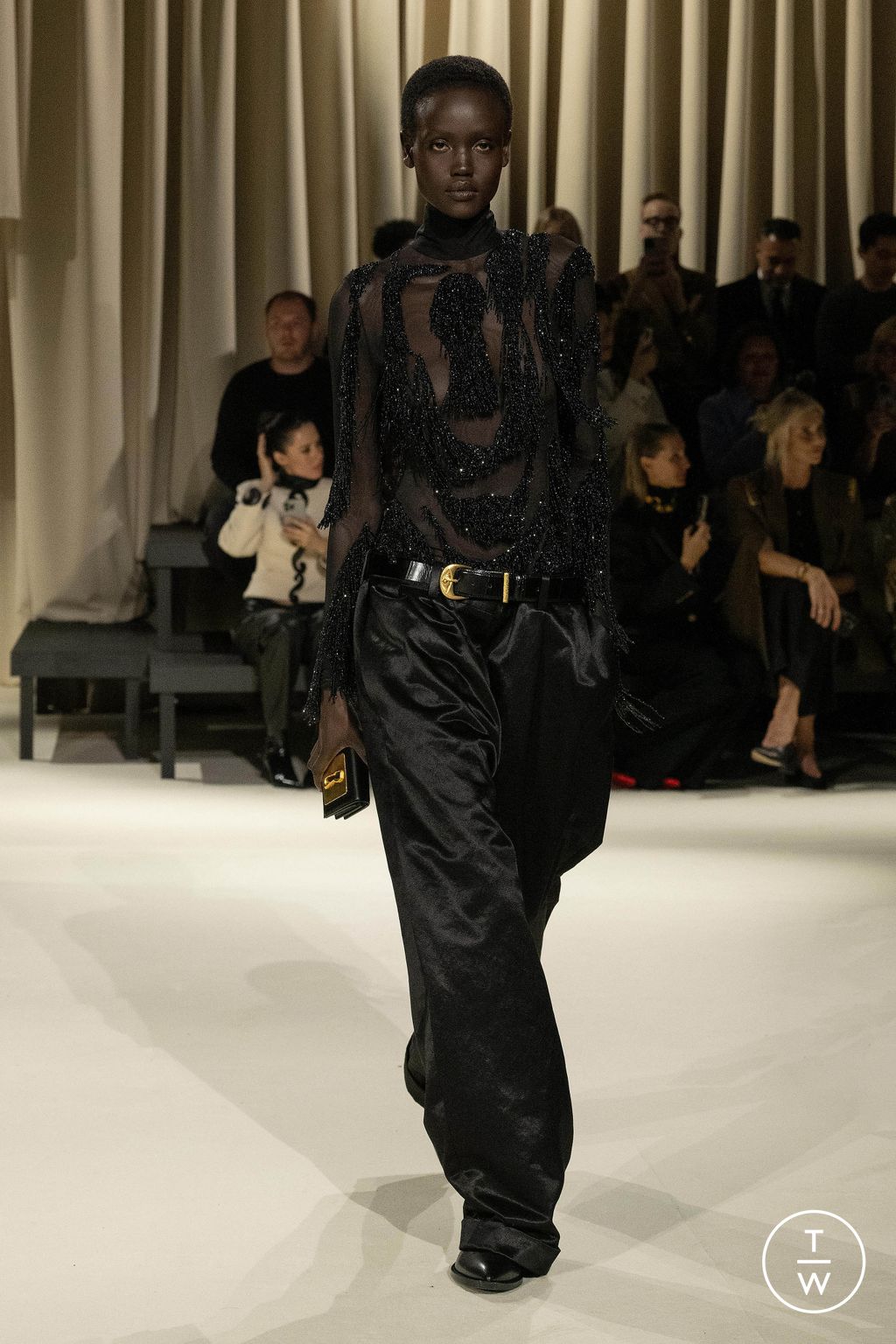 Fashion Week Paris Fall/Winter 2024 look 39 from the Schiaparelli collection womenswear