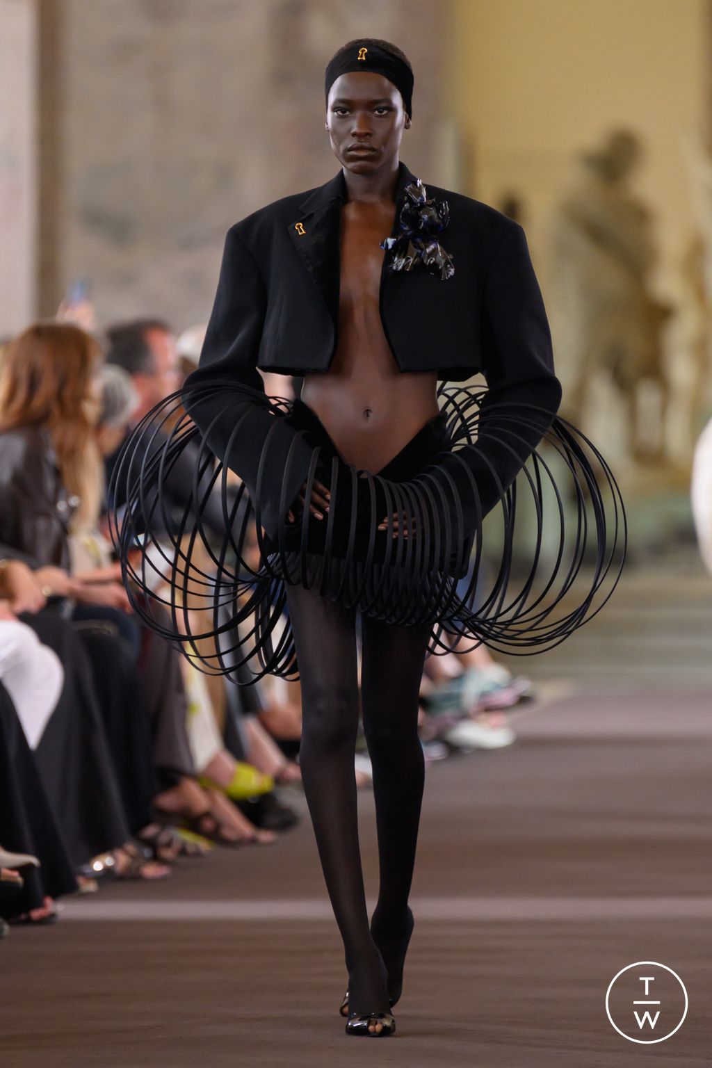 Fashion Week Paris Fall/Winter 2023 look 11 from the Schiaparelli collection couture