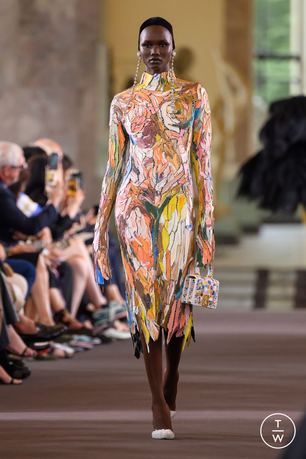 Fashion Week Paris Fall/Winter 2023 look 15 de la collection Schiaparelli couture