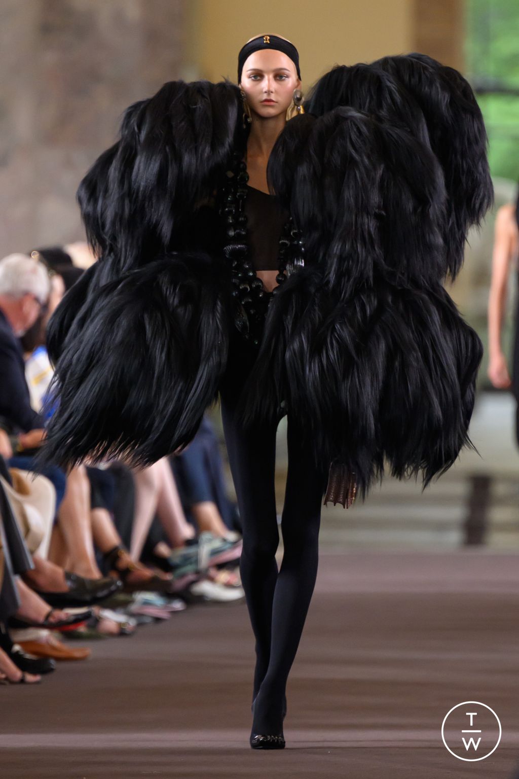 Fashion Week Paris Fall/Winter 2023 look 16 from the Schiaparelli collection couture