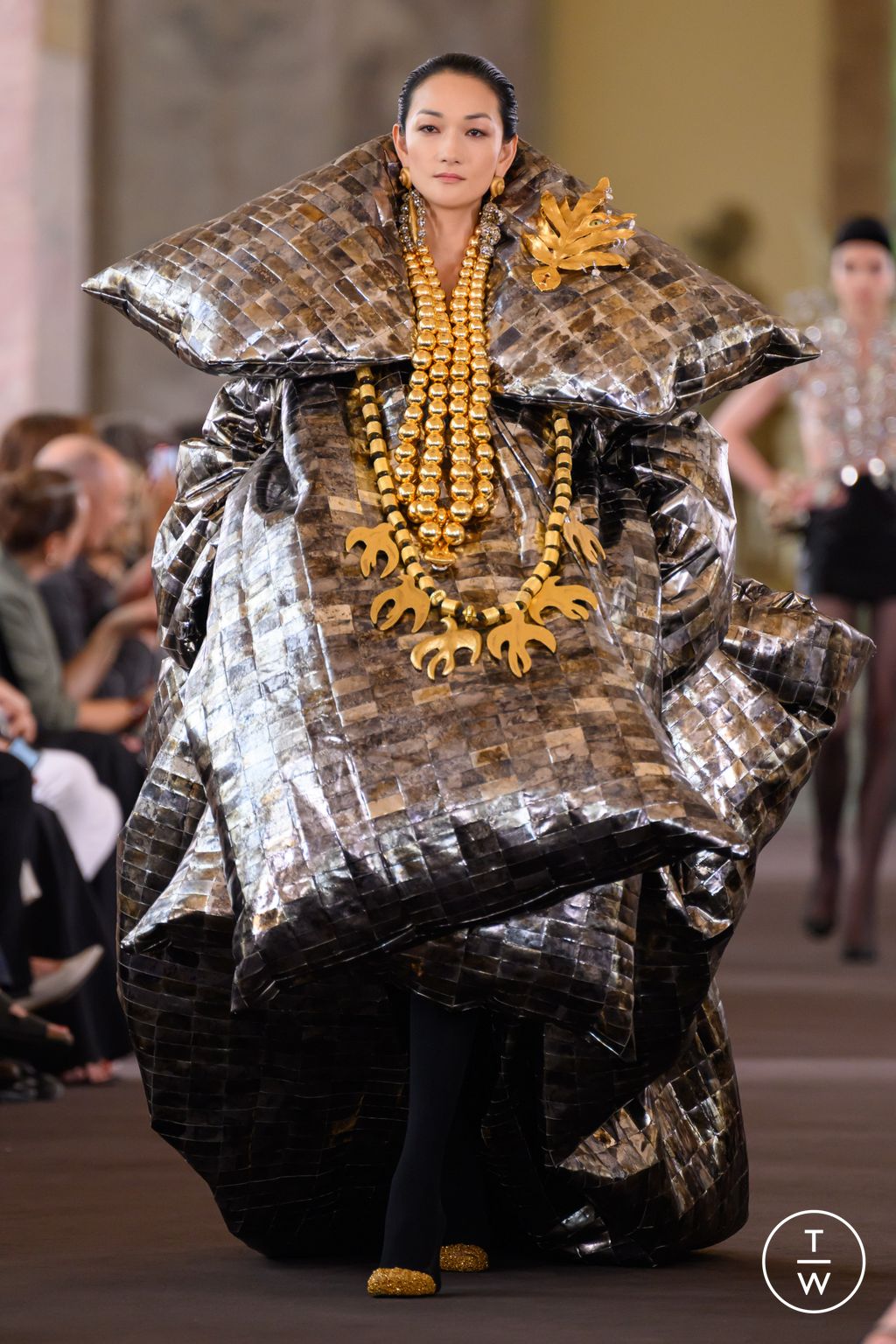Fashion Week Paris Fall/Winter 2023 look 19 from the Schiaparelli collection 高级定制