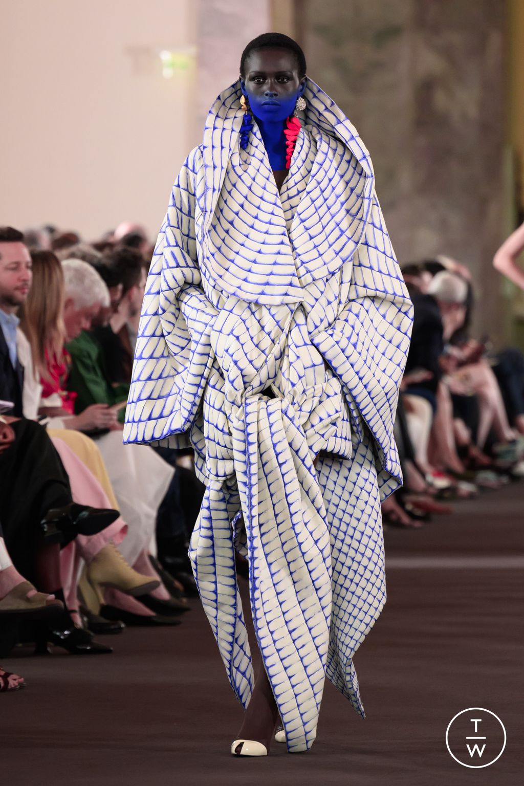 Fashion Week Paris Fall/Winter 2023 look 21 from the Schiaparelli collection 高级定制
