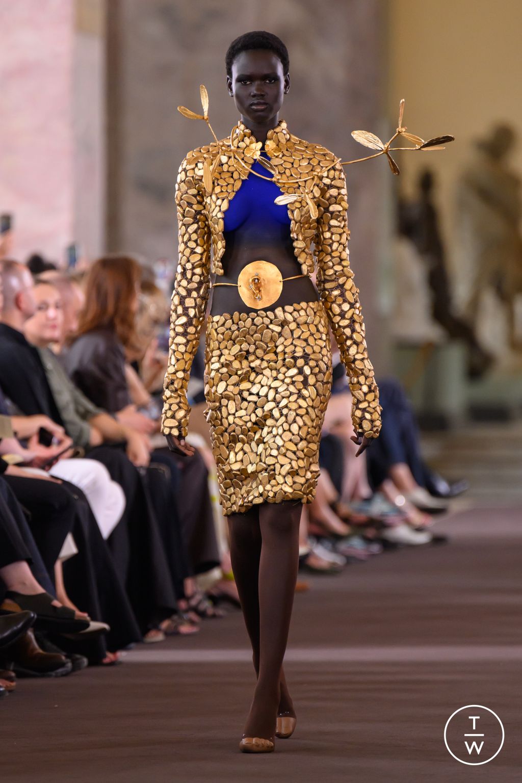 Fashion Week Paris Fall/Winter 2023 look 23 from the Schiaparelli collection couture