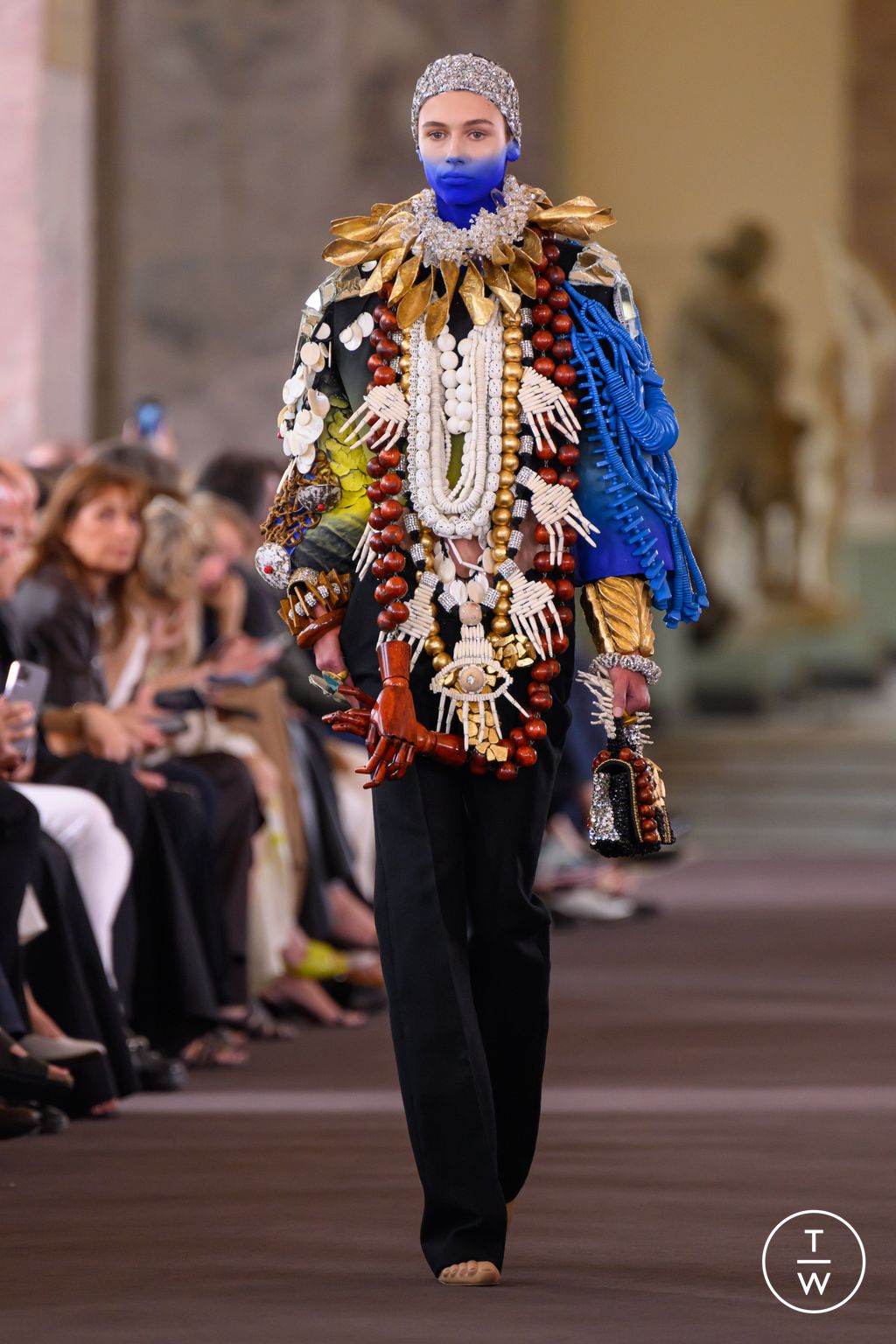 Fashion Week Paris Fall/Winter 2023 look 26 de la collection Schiaparelli couture