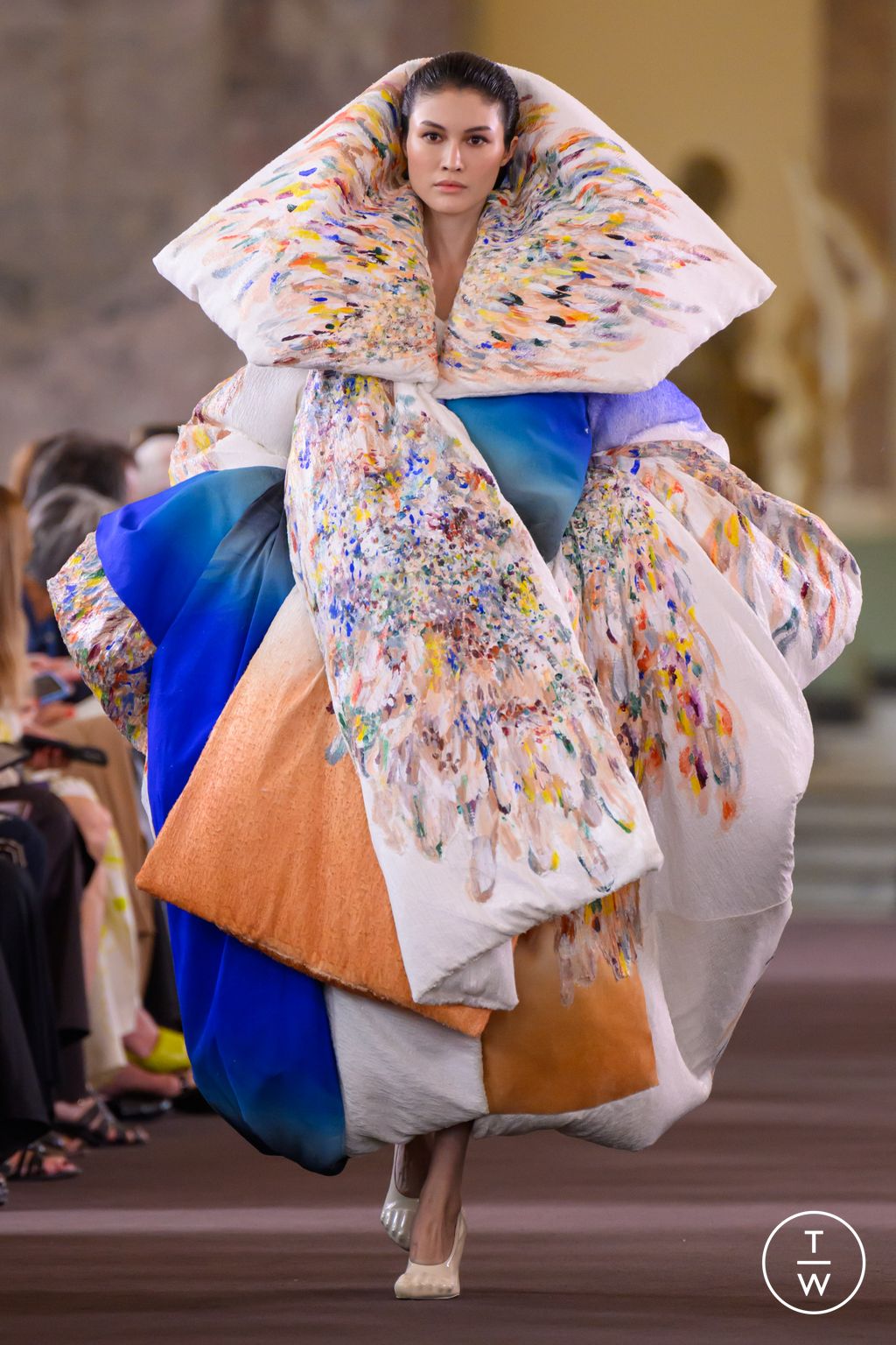Fashion Week Paris Fall/Winter 2023 look 29 de la collection Schiaparelli couture