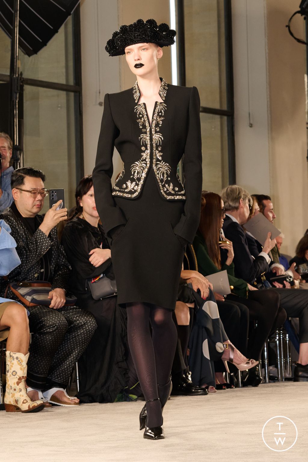 Fashion Week Paris Fall/Winter 2025 look 1 from the Schiaparelli collection couture