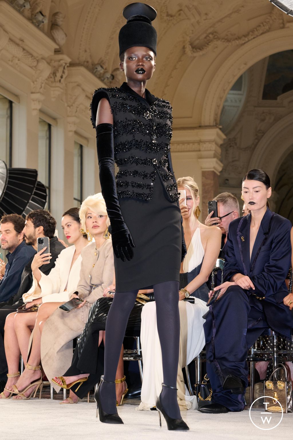 Fashion Week Paris Fall/Winter 2025 look 4 from the Schiaparelli collection couture