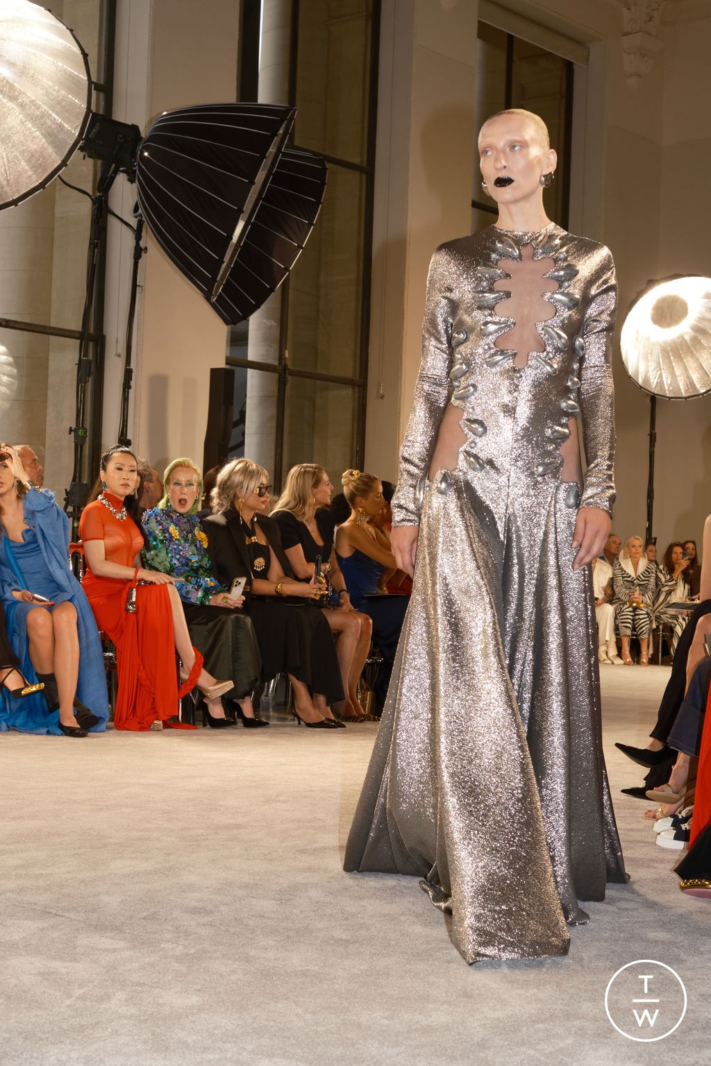 Fashion Week Paris Fall/Winter 2025 look 12 de la collection Schiaparelli couture