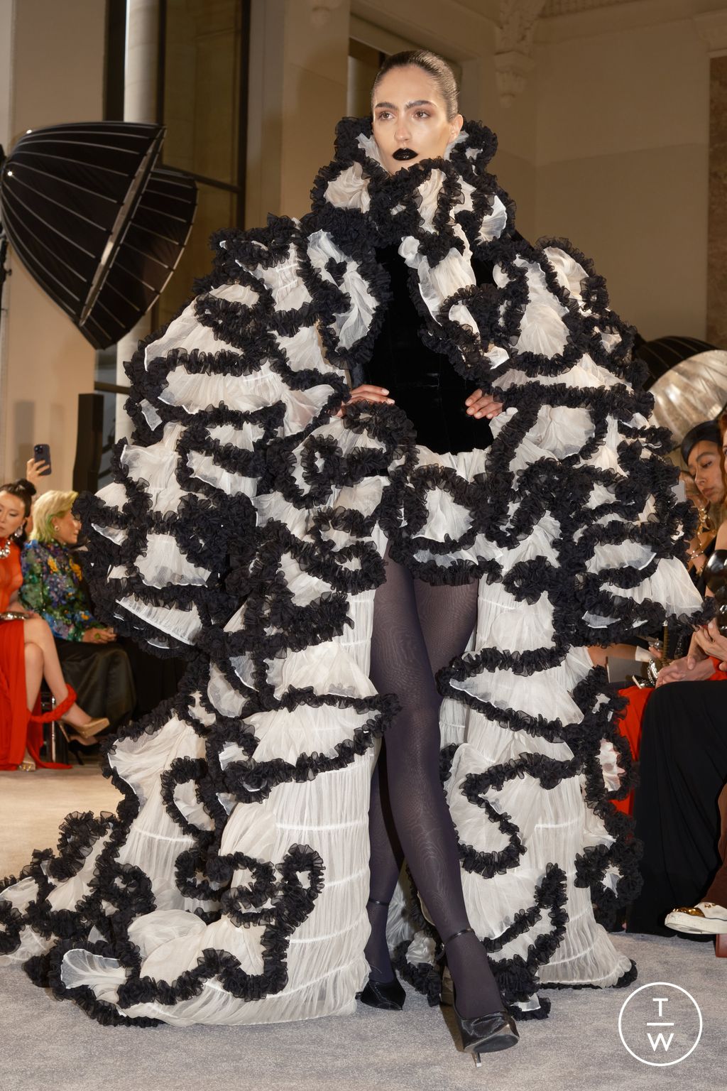 Fashion Week Paris Fall/Winter 2025 look 27 de la collection Schiaparelli couture