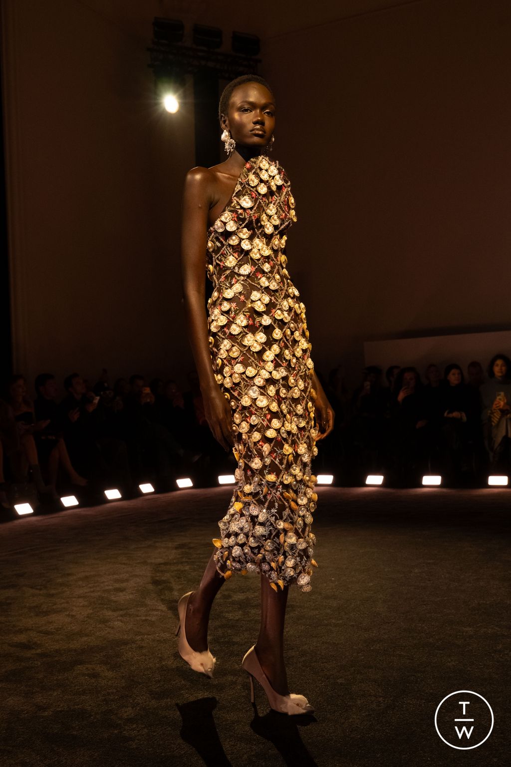 Fashion Week Paris Spring/Summer 2026 look 19 from the Schiaparelli collection couture