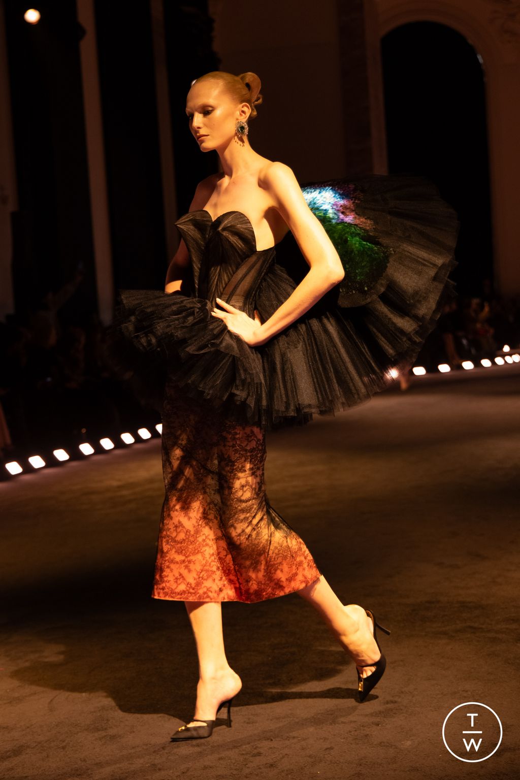 Fashion Week Paris Spring/Summer 2026 look 27 from the Schiaparelli collection 高级定制