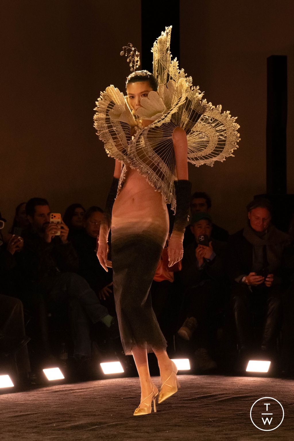 Fashion Week Paris Spring/Summer 2026 look 8 from the Schiaparelli collection couture