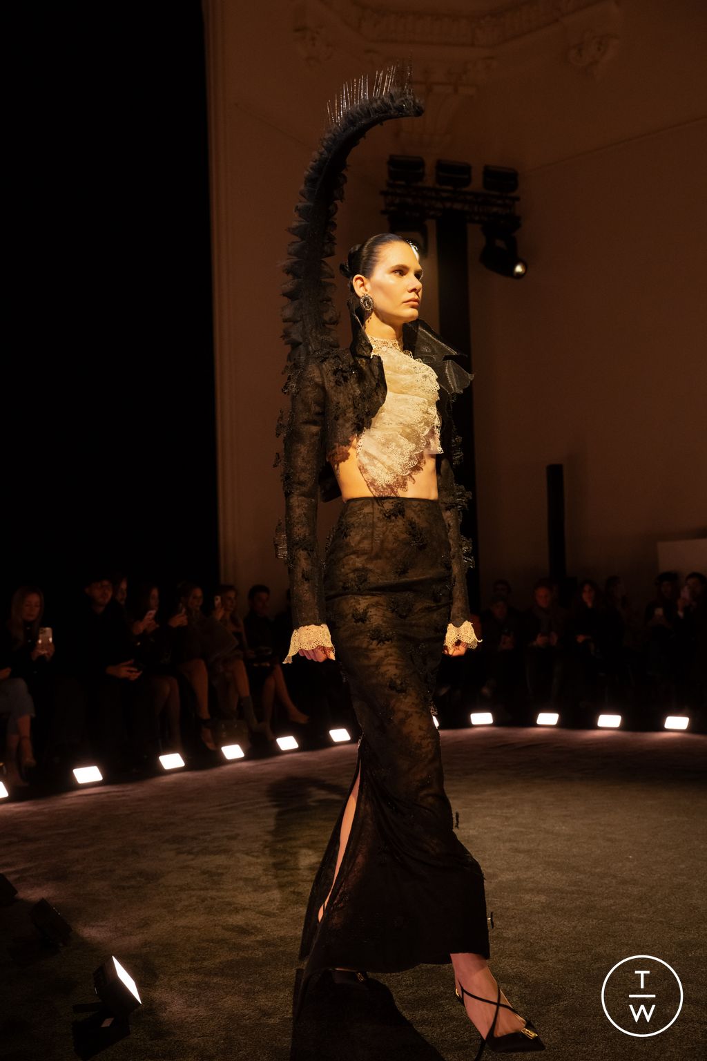 Fashion Week Paris Spring/Summer 2026 look 9 from the Schiaparelli collection 高级定制