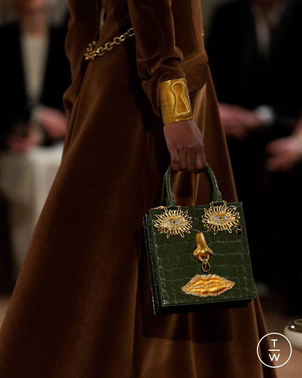 Fashion Week Paris Fall/Winter 2023 look 4 from the Schiaparelli collection womenswear accessories
