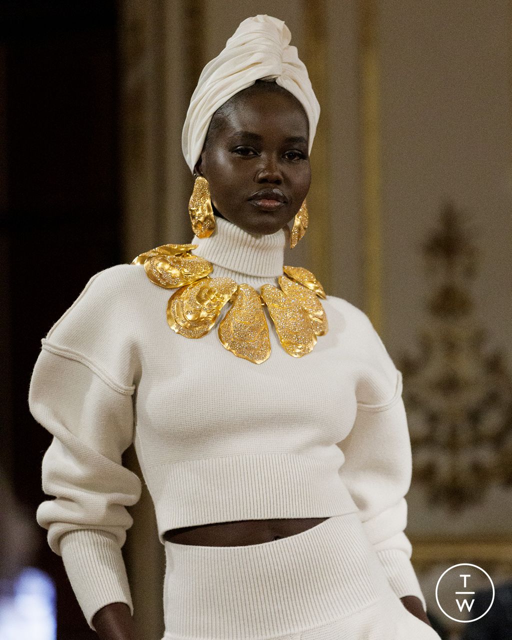 Fashion Week Paris Fall/Winter 2023 look 6 de la collection Schiaparelli womenswear accessories