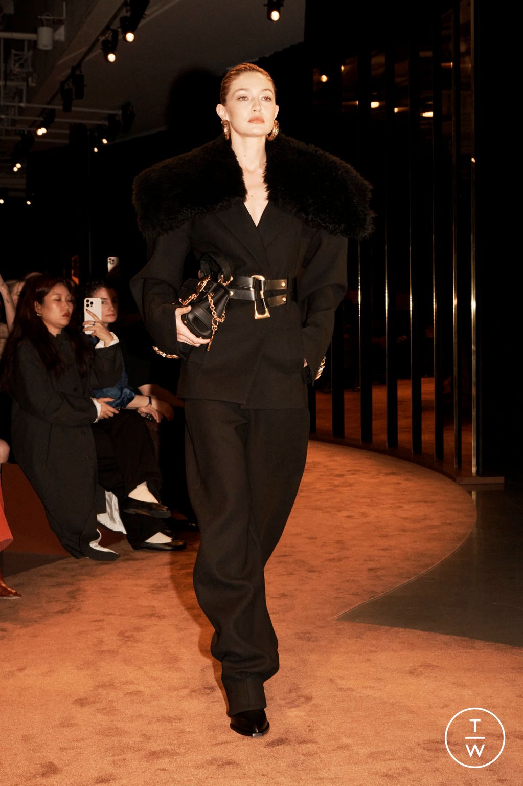 Fashion Week Paris Fall/Winter 2025 look 1 from the Schiaparelli collection womenswear