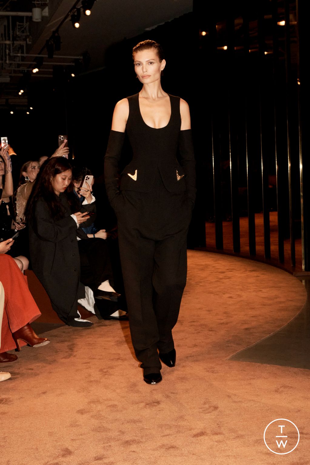 Fashion Week Paris Fall/Winter 2025 look 2 from the Schiaparelli collection womenswear