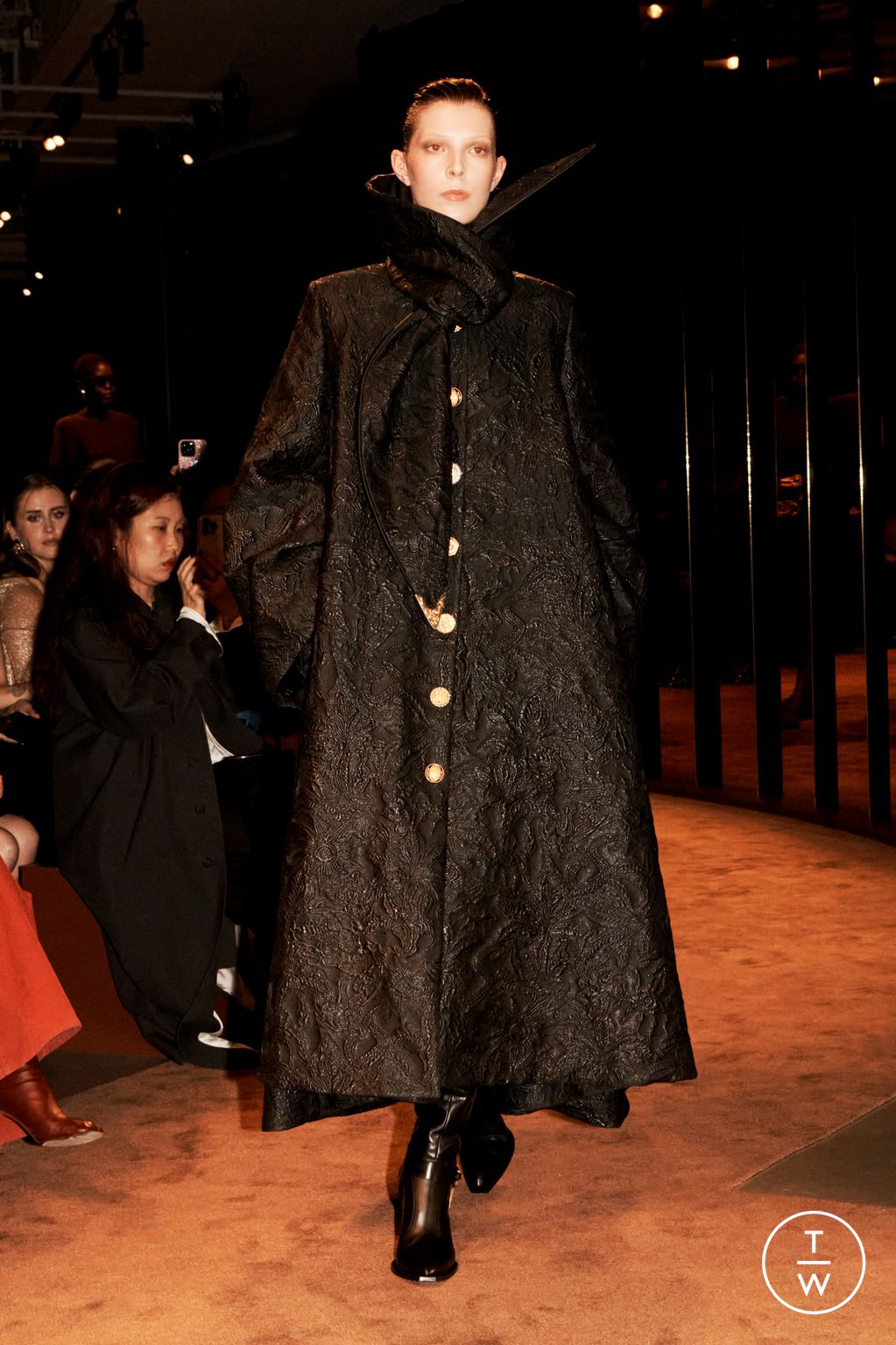 Fashion Week Paris Fall/Winter 2025 look 4 from the Schiaparelli collection womenswear
