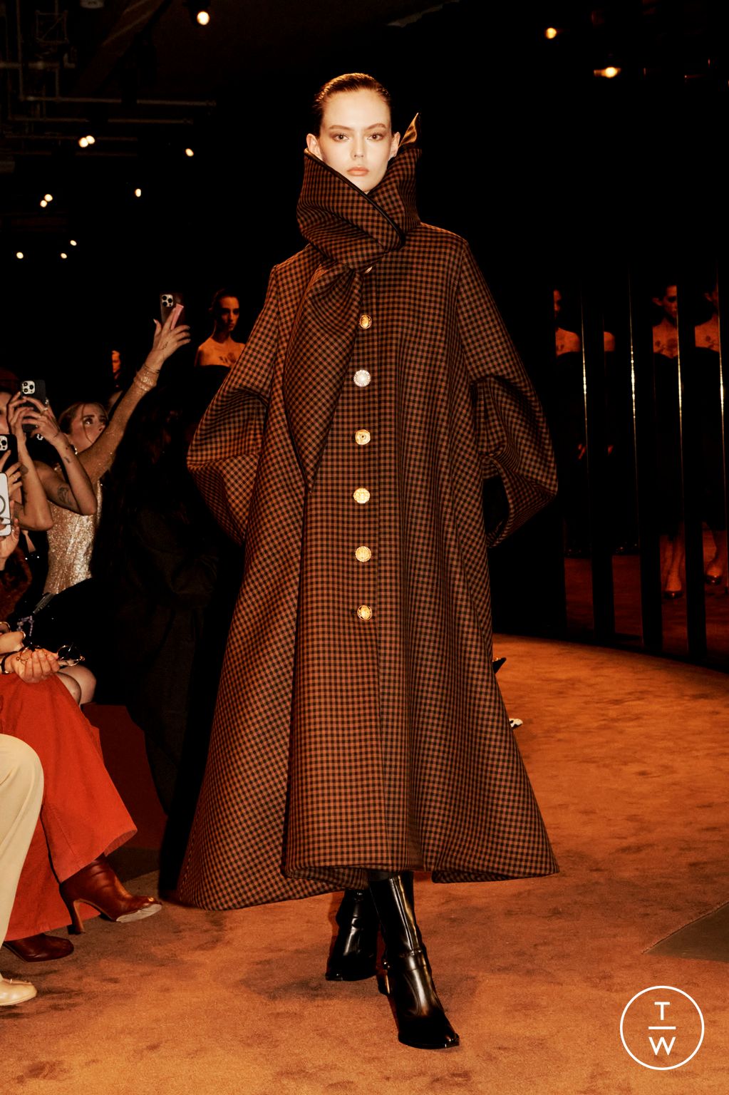 Fashion Week Paris Fall/Winter 2025 look 8 from the Schiaparelli collection womenswear