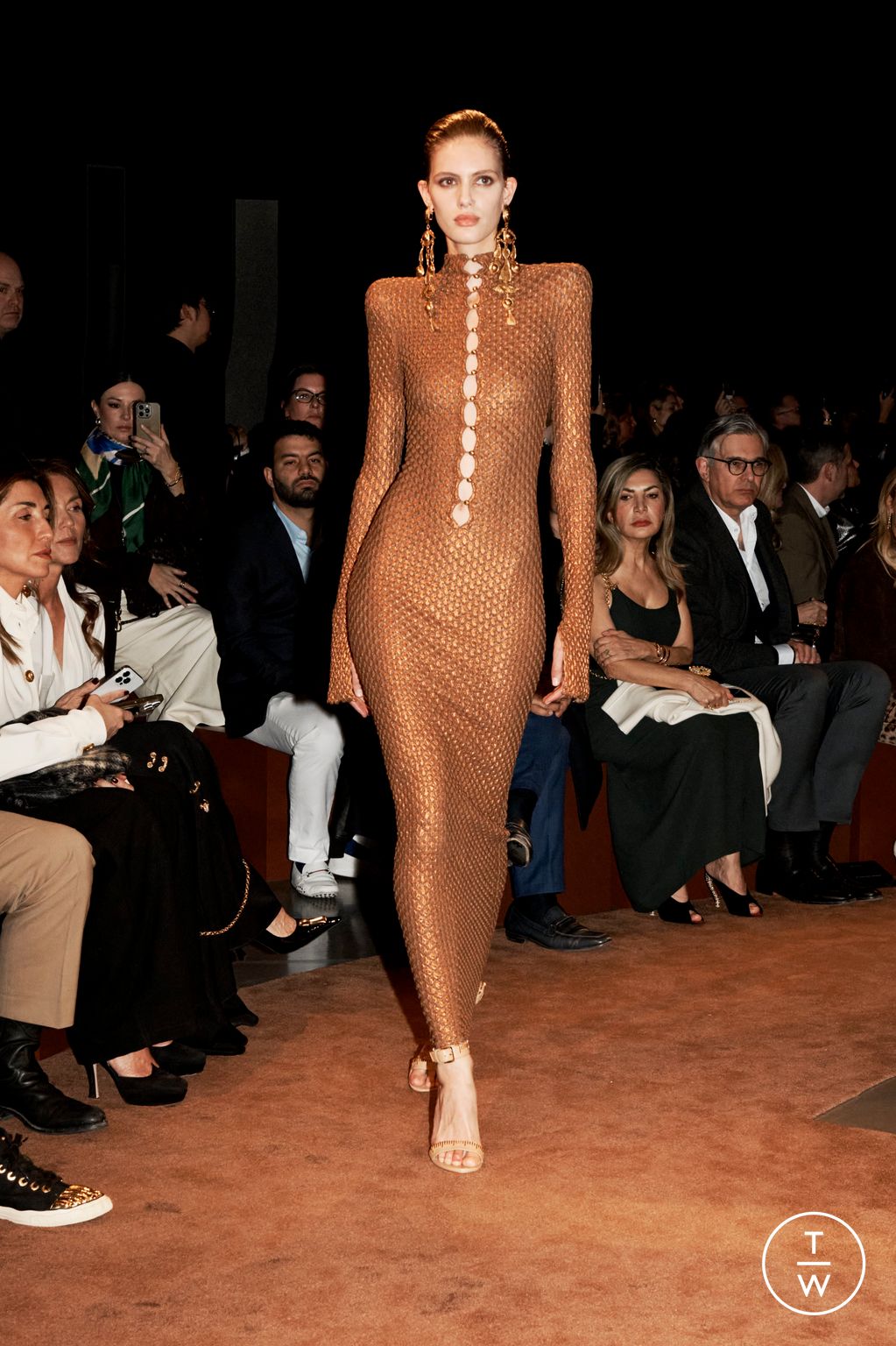 Fashion Week Paris Fall/Winter 2025 look 16 from the Schiaparelli collection womenswear