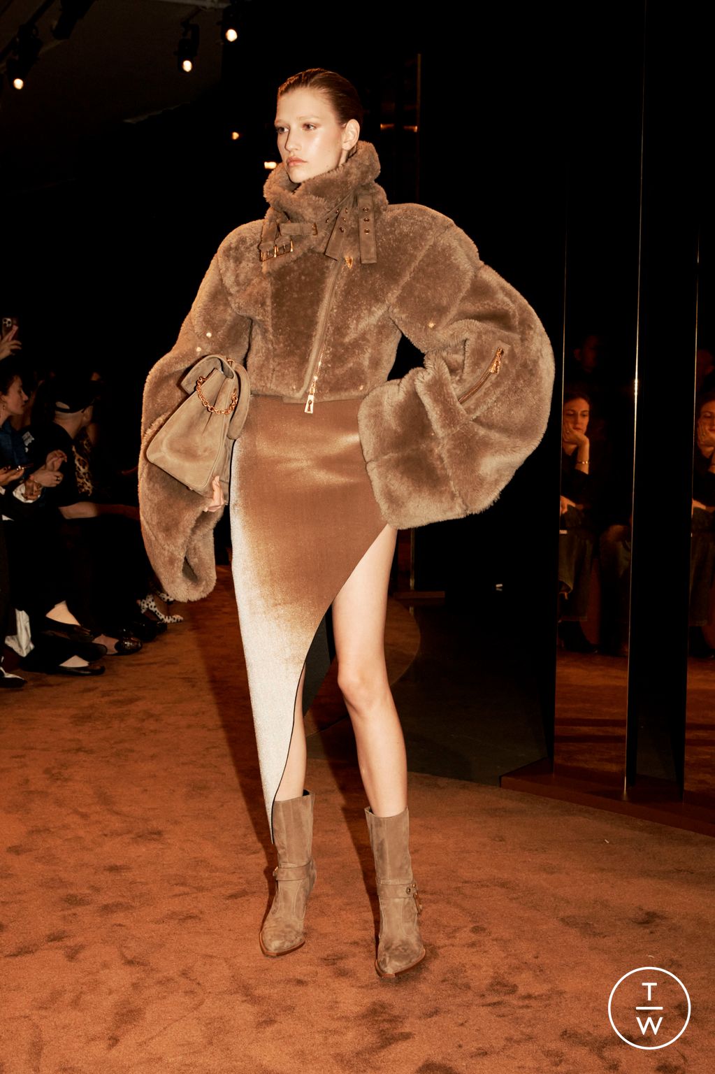 Fashion Week Paris Fall/Winter 2025 look 26 from the Schiaparelli collection womenswear